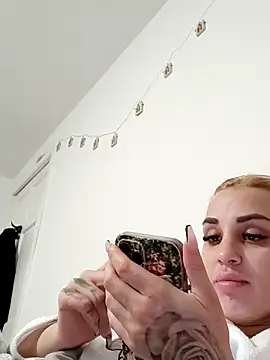 Giullyaxx online show from February 1, 2026, 5:22 pm