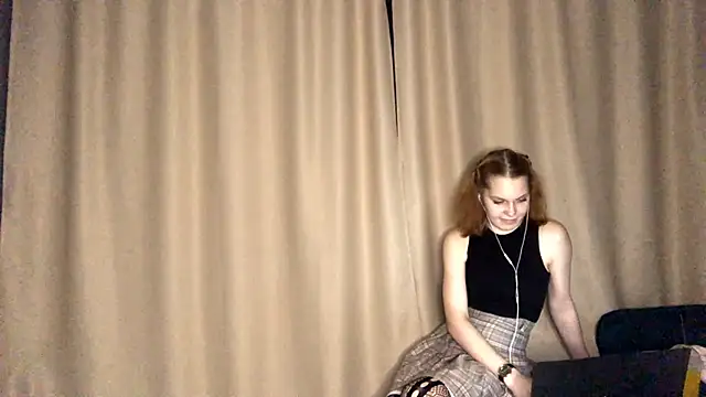 Snapshot of FoxLina chatting on October 10, 2025, 7:46 pm FoxLina online show from October 10, 2025, 7:46 pm