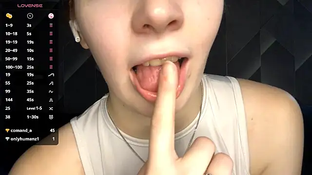 Snapshot of FoxLina chatting on October 24, 2025, 8:27 pm FoxLina online show from October 24, 2025, 8:27 pm