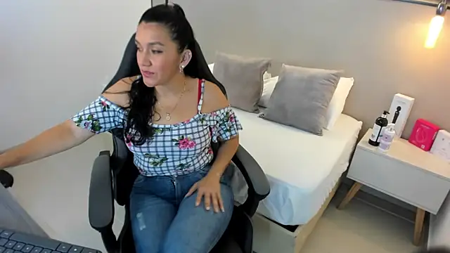 Snapshot of zoee_zi chatting on September 26, 2025, 6:56 pm zoee zi online show from September 26, 2025, 6:56 pm