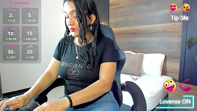 Snapshot of zoee_zi chatting on October 20, 2025, 1:44 pm zoee zi online show from October 20, 2025, 1:44 pm