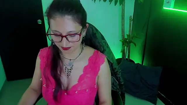 Snapshot of VictoriaSpenser chatting on November 13, 2025, 8:19 pm VictoriaSpenser online show from November 13, 2025, 8:19 pm