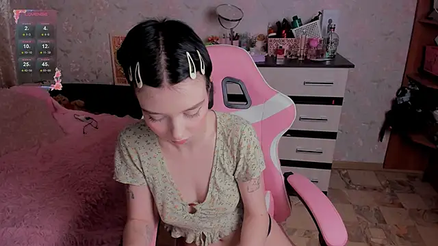 margopink online show from October 25, 2025, 7:52 pm