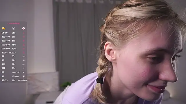 Snapshot of HoneyRay chatting on September 22, 2025, 11:18 pm HoneyRay online show from September 22, 2025, 11:18 pm