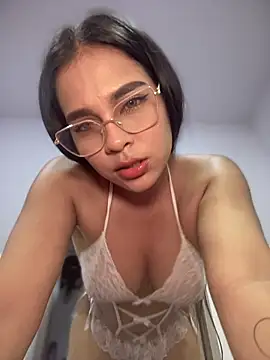 Snapshot of Valery_lux16 chatting on March 18, 2026, 8:23 pm Valery lux16 online show from March 18, 2026, 8:23 pm