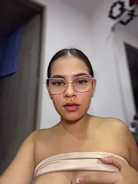 Snapshot of Valery_lux16 chatting on March 21, 2026, 3:04 pm Valery lux16 online show from March 21, 2026, 3:04 pm