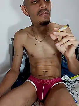 Snapshot of LATINO27CM chatting on October 3, 2025, 9:12 pm LATINO27CM online show from October 3, 2025, 9:12 pm