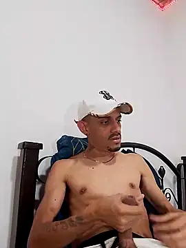 Snapshot of LATINO27CM chatting on October 8, 2025, 8:50 pm LATINO27CM online show from October 8, 2025, 8:50 pm