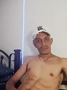 Snapshot of LATINO27CM chatting on November 1, 2025, 10:01 pm LATINO27CM online show from November 1, 2025, 10:01 pm