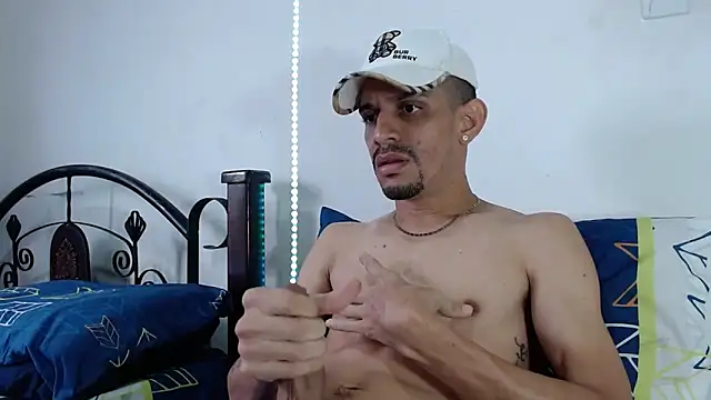 LATINO27CM online show from November 16, 2025, 5:51 pm