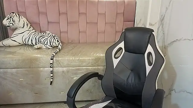 Soffia b online show from October 15, 2025, 3:06 am