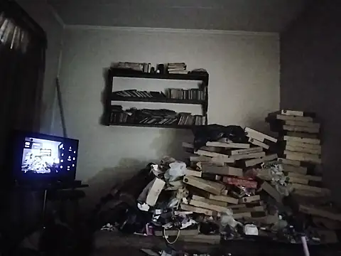 Danielle57  online show from December 21, 2025, 1:40 pm