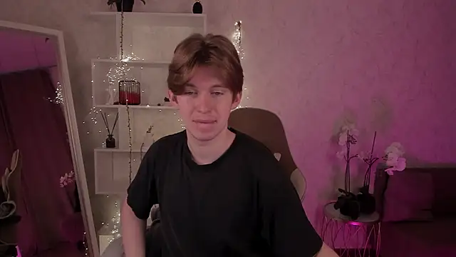 Snapshot of Vincent_Pots chatting on October 3, 2025, 5:37 am Vincent Pots online show from October 3, 2025, 5:37 am