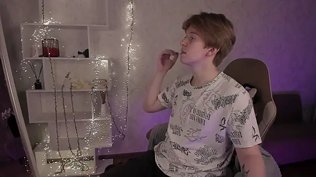 Snapshot of Vincent_Pots chatting on October 4, 2025, 5:38 am Vincent Pots online show from October 4, 2025, 5:38 am