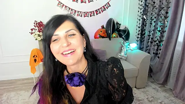 Snapshot of Moon_Veloure1 chatting on October 13, 2025, 3:50 am Moon Veloure1 online show from October 13, 2025, 3:50 am