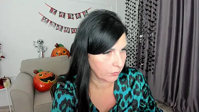 Snapshot of Moon_Veloure1 chatting on October 19, 2025, 3:29 am Moon Veloure1 online show from October 19, 2025, 3:29 am