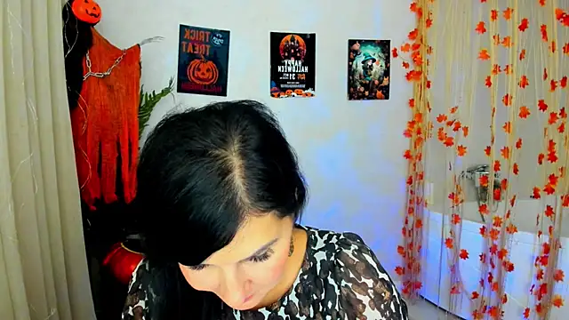 Snapshot of Moon_Veloure1 chatting on October 26, 2025, 12:00 pm Moon Veloure1 online show from October 26, 2025, 12:00 pm