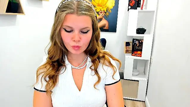 WildeDesiree online show from October 8, 2025, 11:41 am