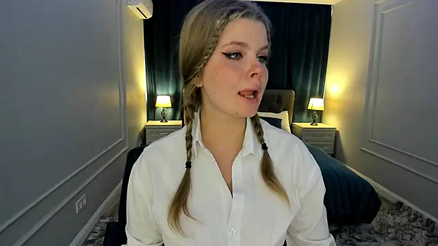 WildeDesiree online show from October 9, 2025, 12:03 pm