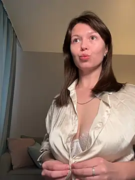 EllaCanny online show from May 5, 2026, 3:47 am