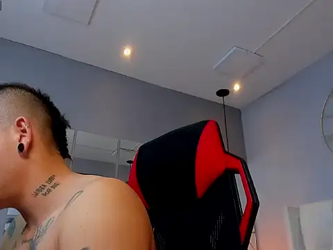 wildthor26 online show from October 8, 2025, 6:11 am