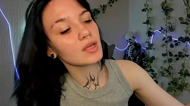 Elastikisss online show from May 18, 2026, 5:35 am