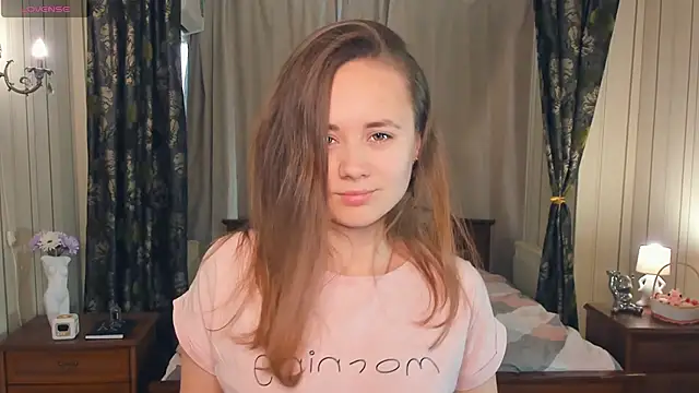 Snapshot of Crysta1Eva_ chatting on October 31, 2025, 7:20 am Crysta1Eva online show from October 31, 2025, 7:20 am