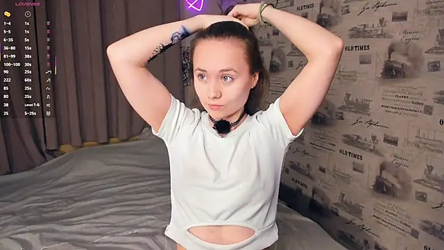 Crysta1Eva  online show from May 1, 2026, 9:41 pm