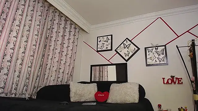 Snapshot of Violetta_afrodit chatting on November 6, 2025, 3:35 pm Violetta afrodit online show from November 6, 2025, 3:35 pm