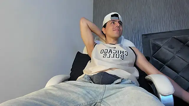 Snapshot of dylan_cross_ chatting on October 3, 2025, 11:40 am dylan cross online show from October 3, 2025, 11:40 am