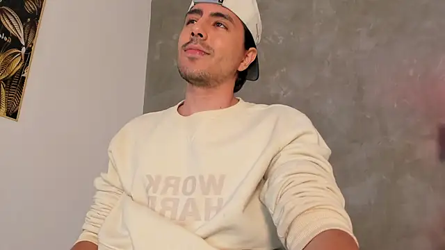 Snapshot of dylan_cross_ chatting on December 19, 2025, 11:28 am dylan cross online show from December 19, 2025, 11:28 am