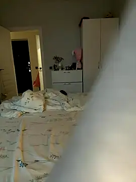 Snapshot of LinaViam chatting on October 15, 2025, 10:15 am LinaViam online show from October 15, 2025, 10:15 am