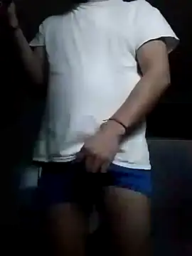 Snapshot of Dihvm4 chatting on November 4, 2025, 8:35 am Dihvm4 online show from November 4, 2025, 8:35 am