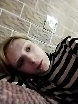 Snapshot of Ponka2011 chatting on November 8, 2025, 6:24 am Ponka2011 online show from November 8, 2025, 6:24 am