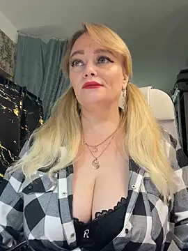 Sweet-blonde online show from May 18, 2026, 10:10 am