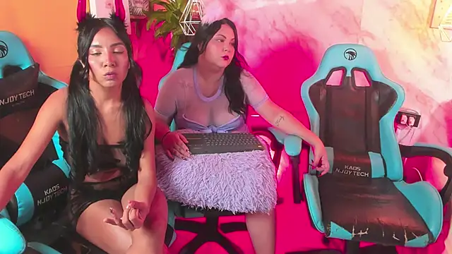 Snapshot of Lauren_smiles chatting on October 19, 2025, 5:30 am Lauren smiles online show from October 19, 2025, 5:30 am