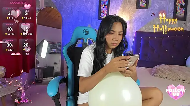 Snapshot of Lauren_smiles chatting on November 4, 2025, 4:00 am Lauren smiles online show from November 4, 2025, 4:00 am