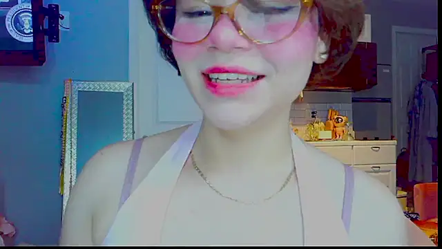 Snapshot of LunaMilav chatting on September 28, 2025, 4:18 am LunaMilav online show from September 28, 2025, 4:18 am