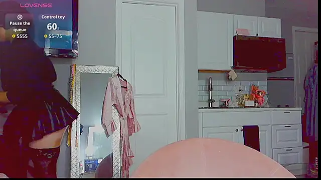 Snapshot of LunaMilav chatting on October 1, 2025, 2:28 am LunaMilav online show from October 1, 2025, 2:28 am