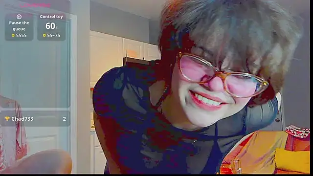 Snapshot of LunaMilav chatting on October 3, 2025, 1:57 am LunaMilav online show from October 3, 2025, 1:57 am