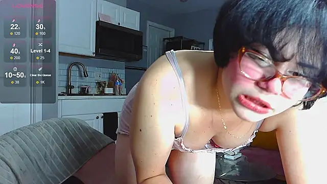 Snapshot of LunaMilav chatting on October 8, 2025, 2:53 am LunaMilav online show from October 8, 2025, 2:53 am