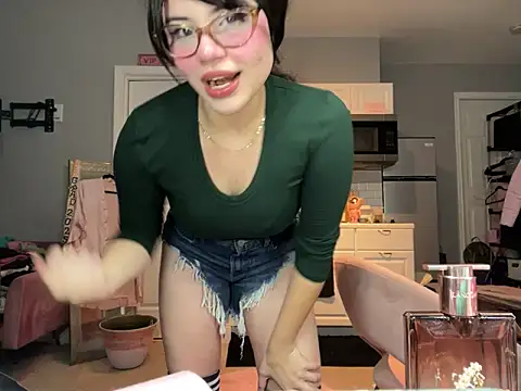 Snapshot of LunaMilav chatting on October 11, 2025, 2:11 am LunaMilav online show from October 11, 2025, 2:11 am