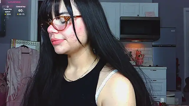 Snapshot of LunaMilav chatting on October 16, 2025, 12:00 am LunaMilav online show from October 16, 2025, 12:00 am