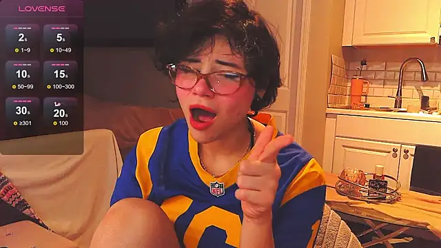 Snapshot of LunaMilav chatting on October 22, 2025, 12:22 am LunaMilav online show from October 22, 2025, 12:22 am