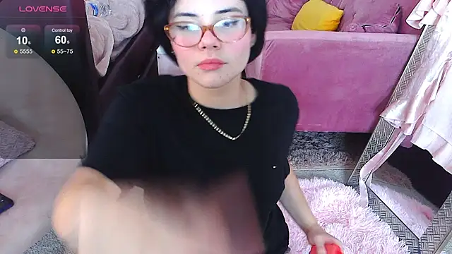 Snapshot of LunaMilav chatting on October 28, 2025, 12:03 am LunaMilav online show from October 28, 2025, 12:03 am