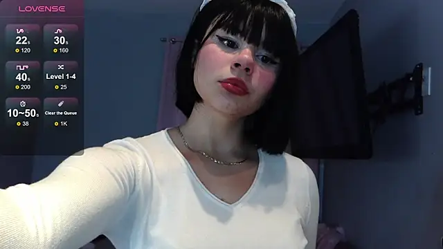 Snapshot of LunaMilav chatting on November 7, 2025, 1:38 am LunaMilav online show from November 7, 2025, 1:38 am