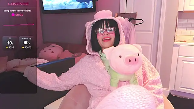 Snapshot of LunaMilav chatting on November 12, 2025, 1:28 am LunaMilav online show from November 12, 2025, 1:28 am