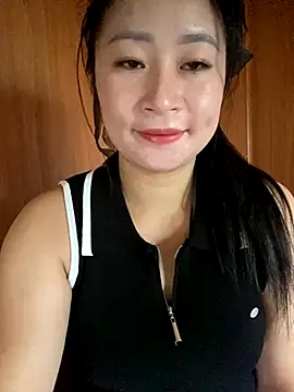 violet-00 online show from October 19, 2025, 1:06 am