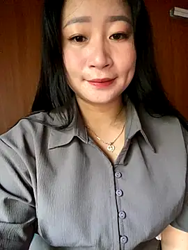 violet-00 online show from October 20, 2025, 1:06 am