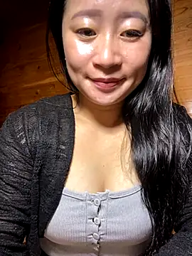 violet-00 online show from November 5, 2025, 3:12 pm